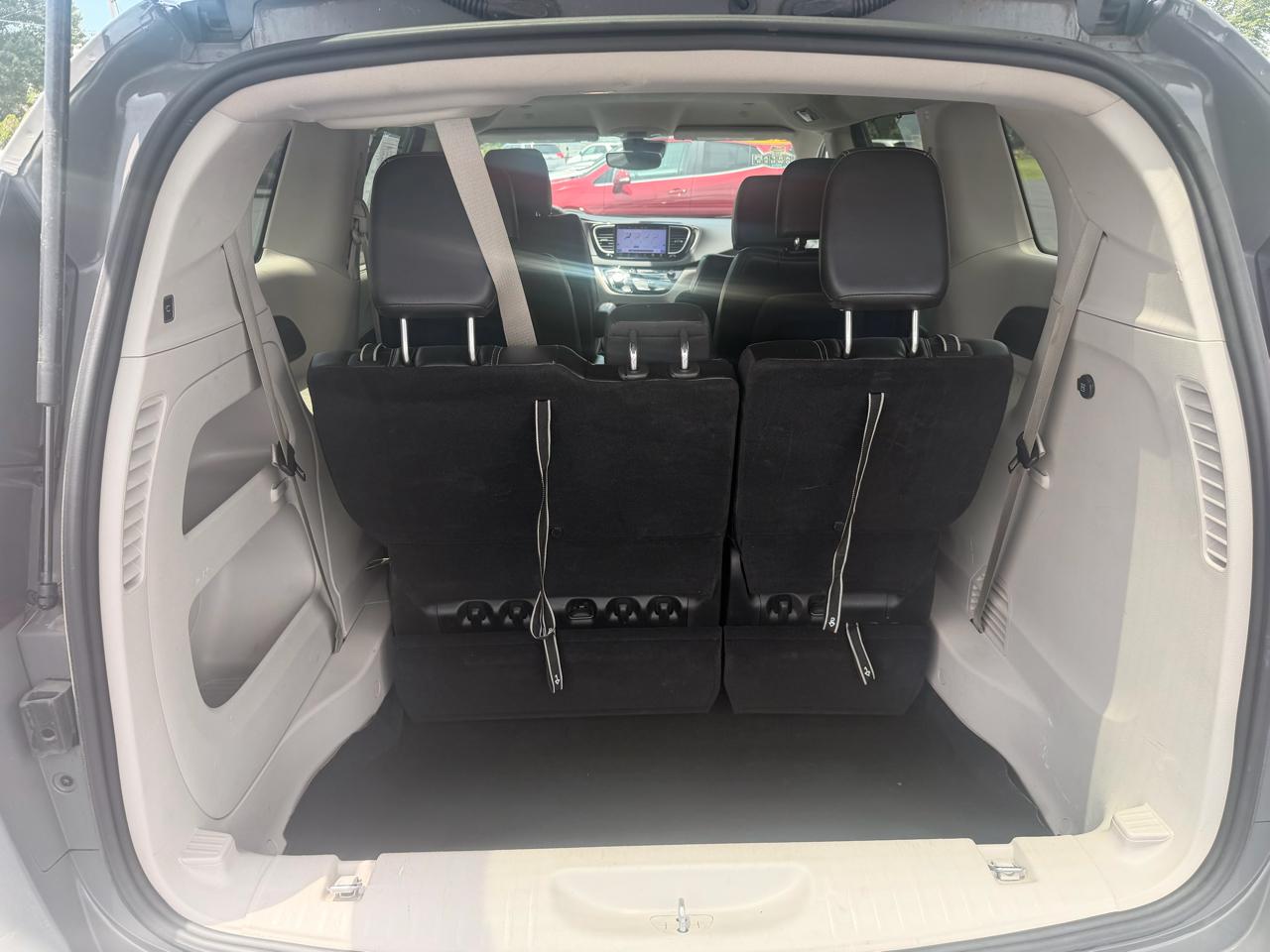Chrysler Pacifica Touring L FWD 2023