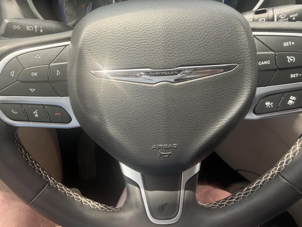 Chrysler Pacifica Touring L FWD 2023