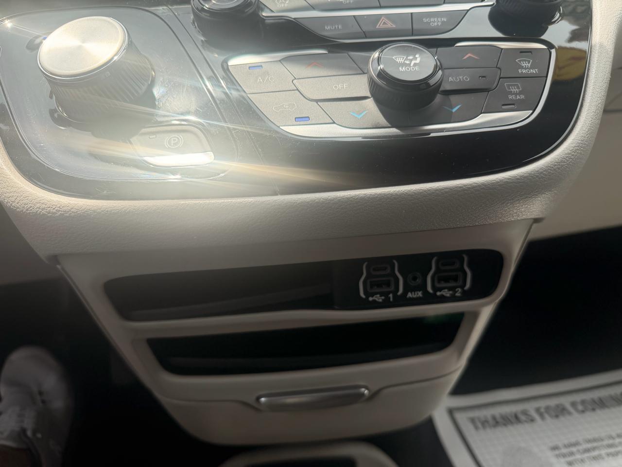 Chrysler Pacifica Touring L FWD 2023