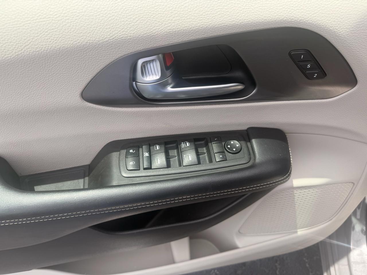 Chrysler Pacifica Touring L FWD 2023