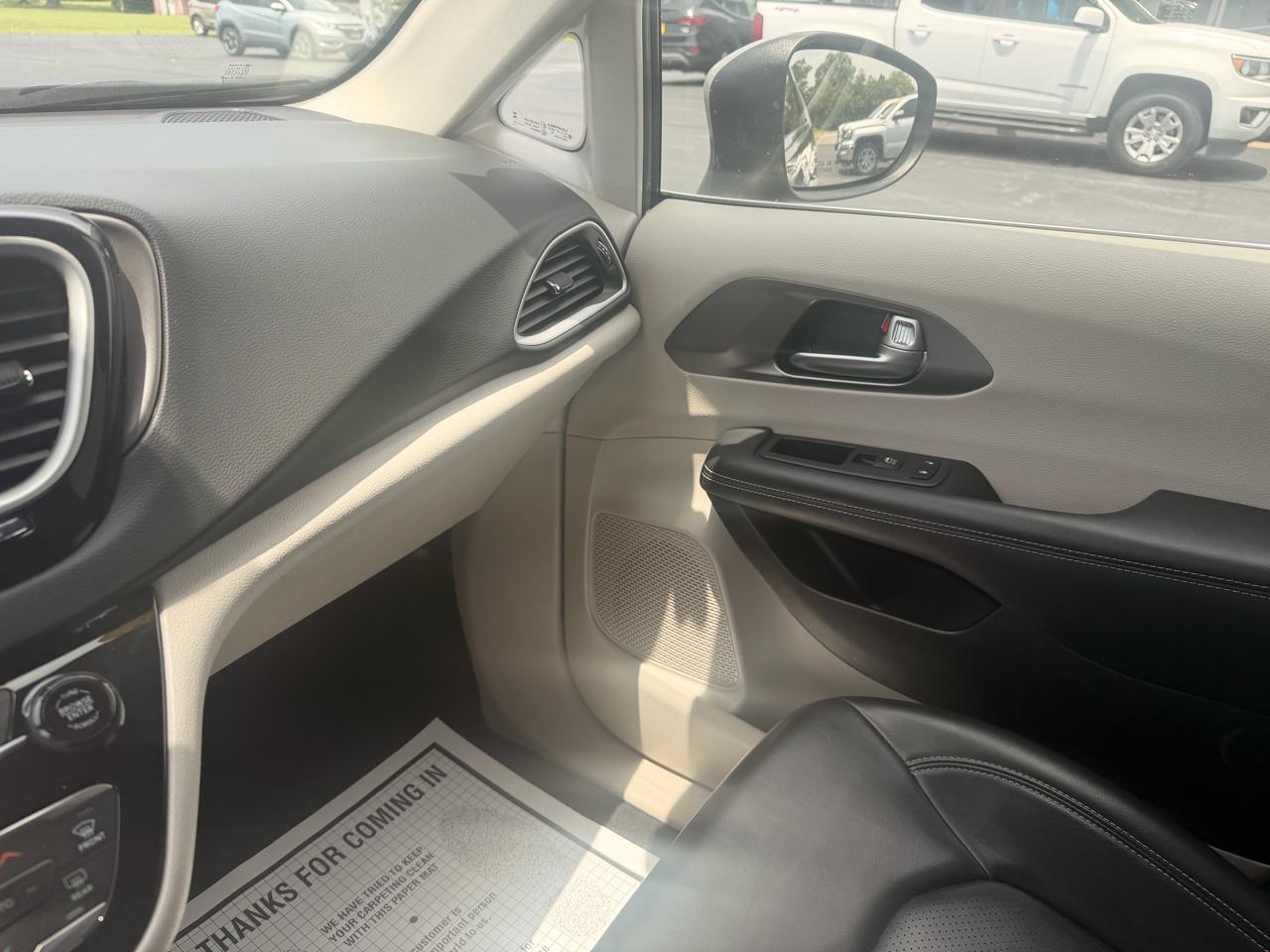 Chrysler Pacifica Touring L FWD 2023