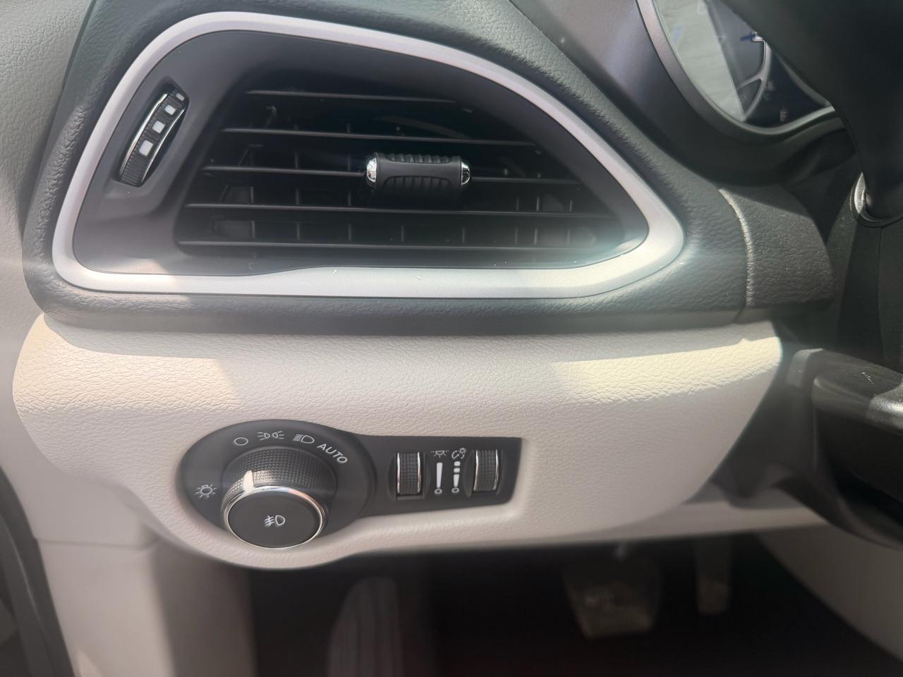 Chrysler Pacifica Touring L FWD 2023
