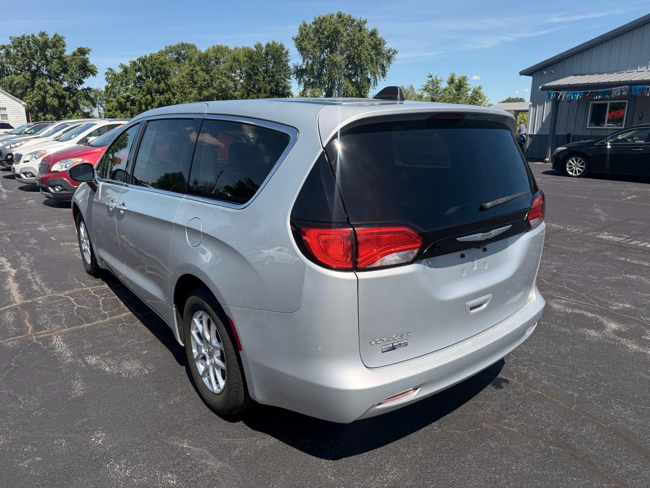 Chrysler Voyager LX FWD 2022