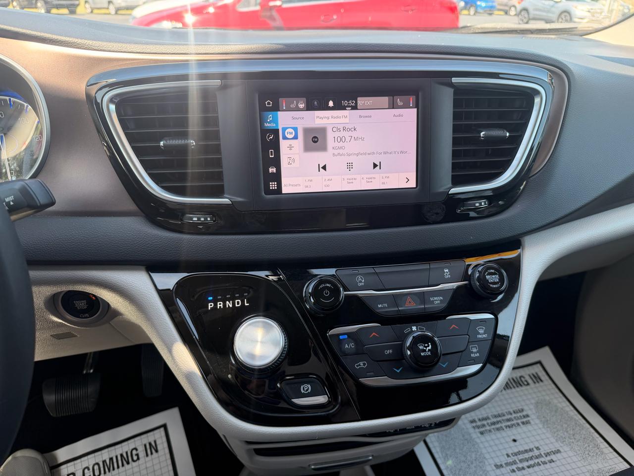 Chrysler Voyager LX FWD 2022