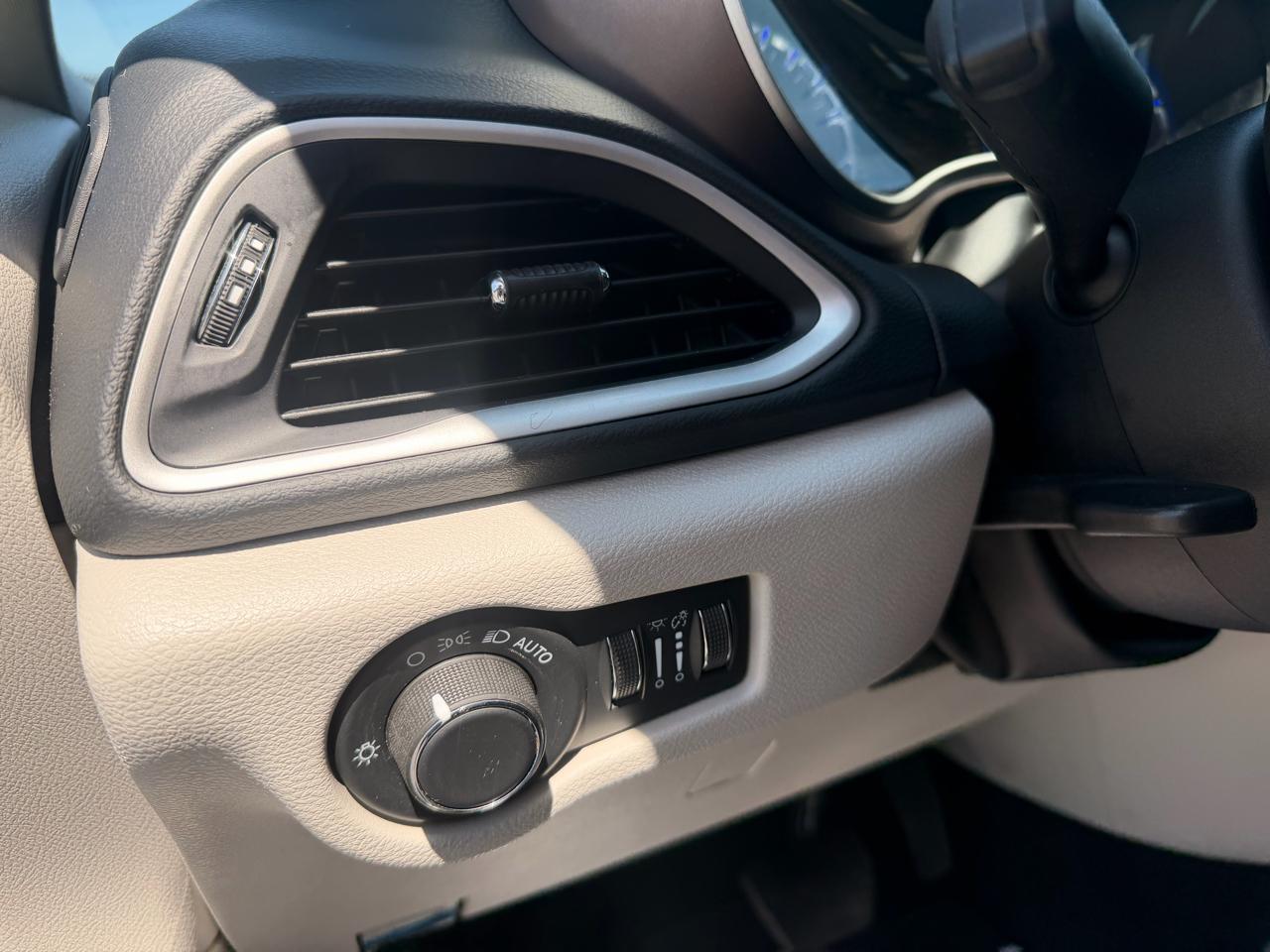 Chrysler Voyager LX FWD 2022