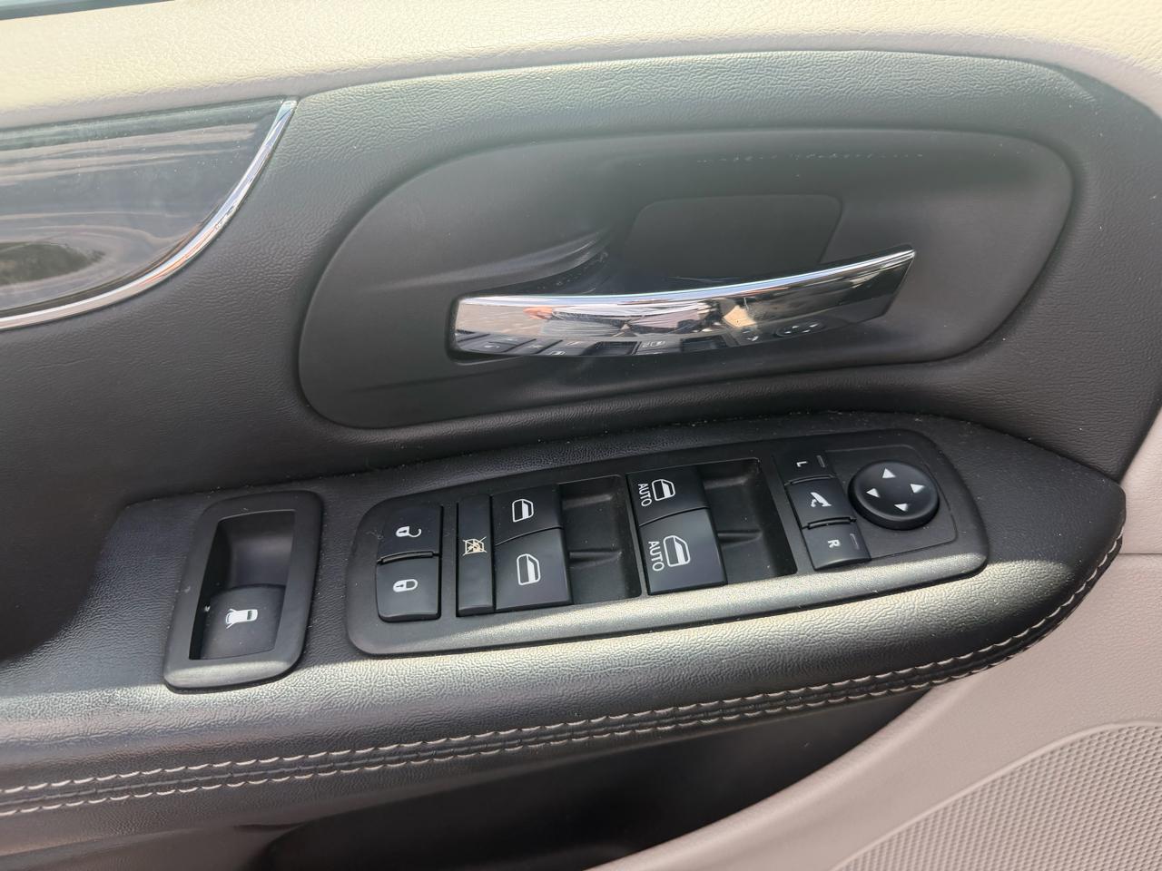 Chrysler Town & Country 4dr Wgn Touring 2016