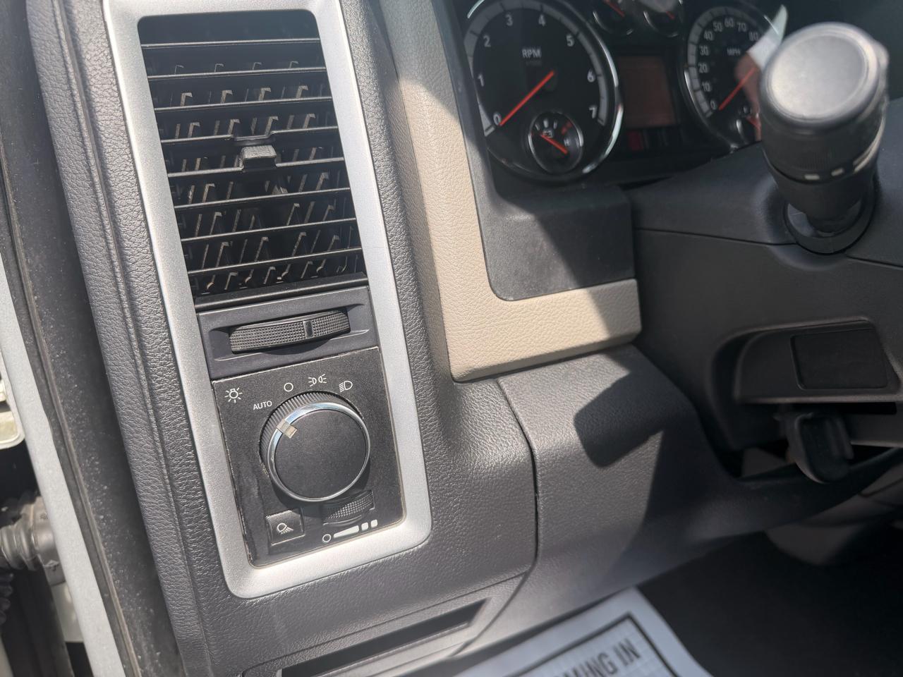 RAM 1500 4WD Quad Cab 140.5" SLT 2011