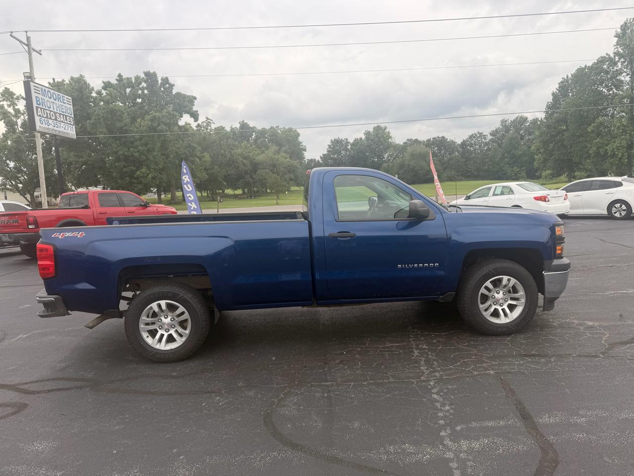 Chevrolet Silverado 1500 4WD Reg Cab 133.0" Work Truck w/1WT 2014