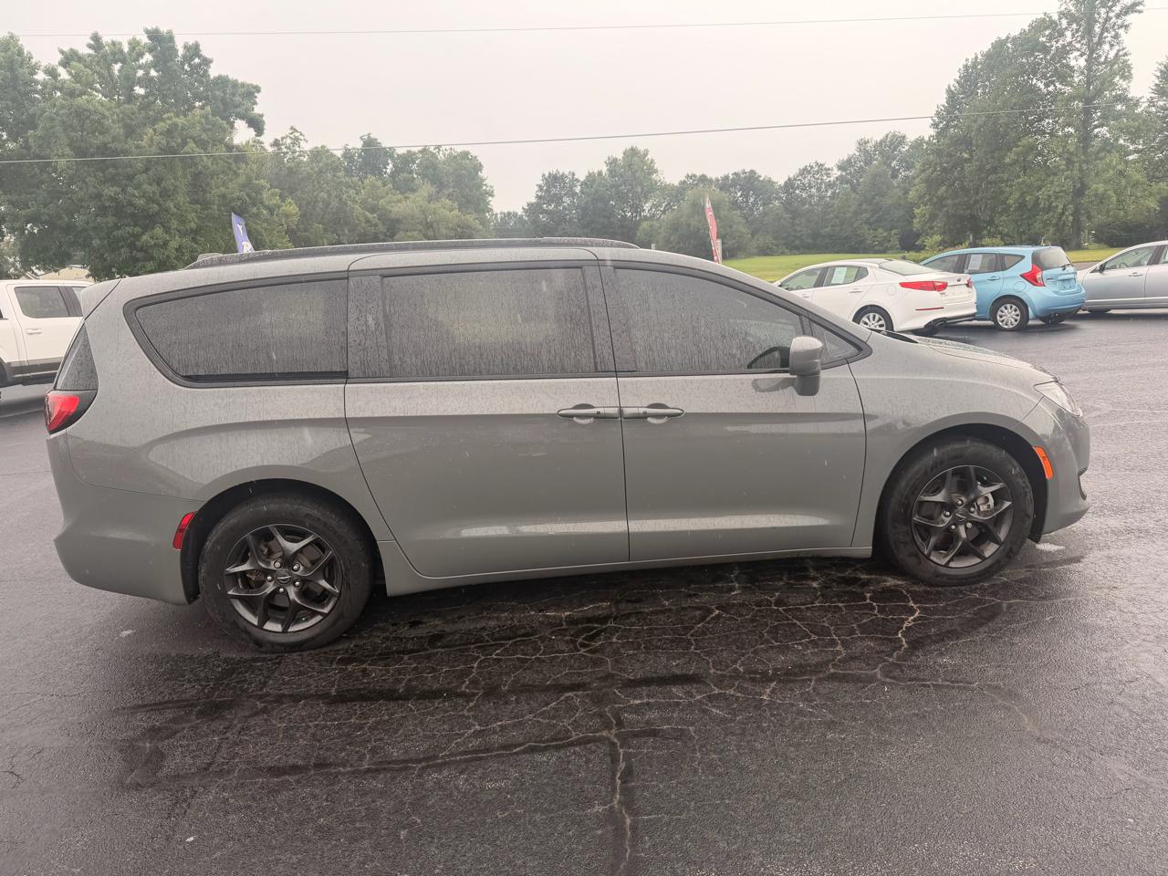 Chrysler Pacifica Touring L Plus FWD 2020