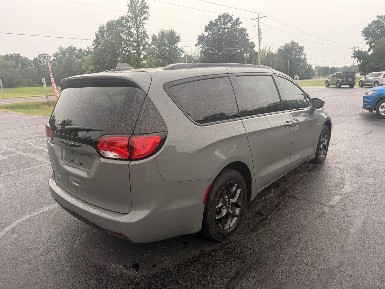 Chrysler Pacifica Touring L Plus FWD 2020