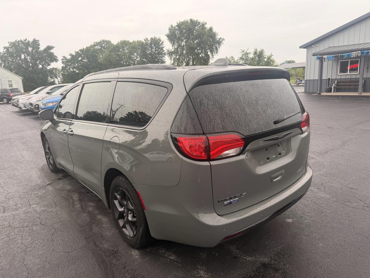 Chrysler Pacifica Touring L Plus FWD 2020