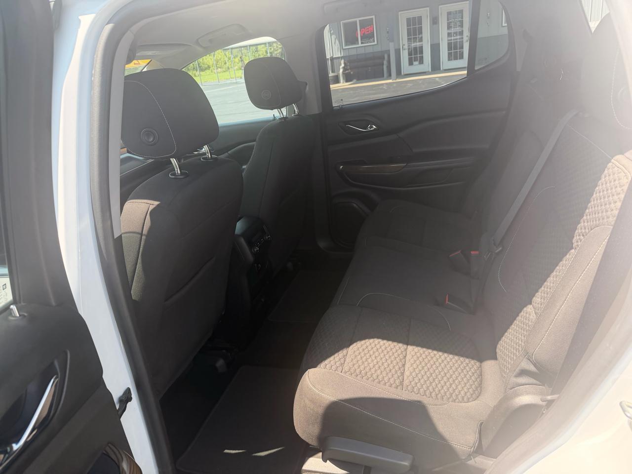 GMC Acadia FWD 4dr SLE w/SLE-1 2017