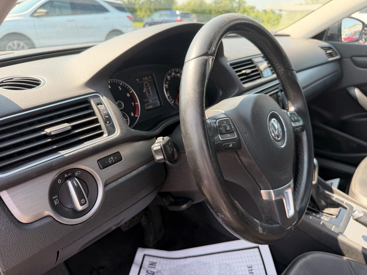 Volkswagen Passat 4dr Sdn 1.8T Auto Sport 2015