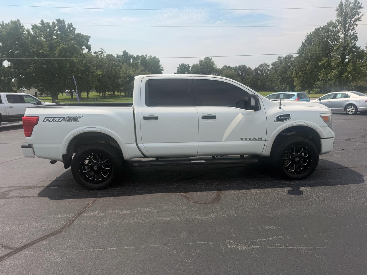Nissan Titan 4x4 Crew Cab PRO-4X 2017