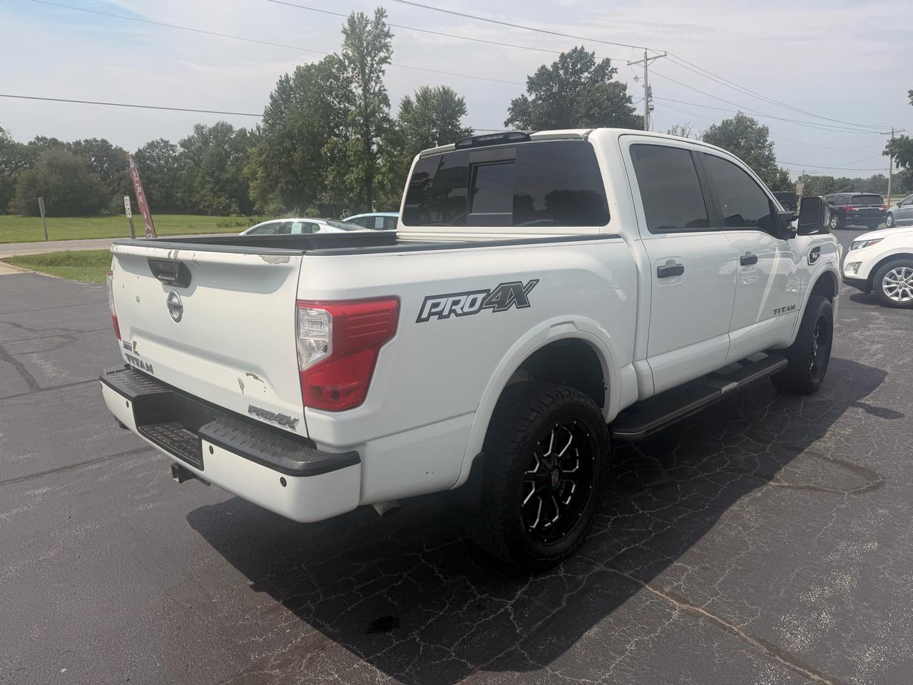 Nissan Titan 4x4 Crew Cab PRO-4X 2017
