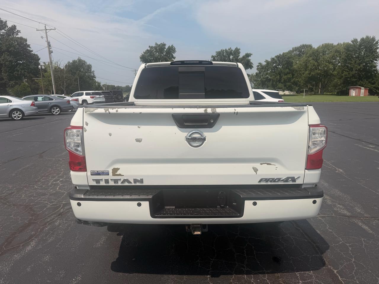 Nissan Titan 4x4 Crew Cab PRO-4X 2017