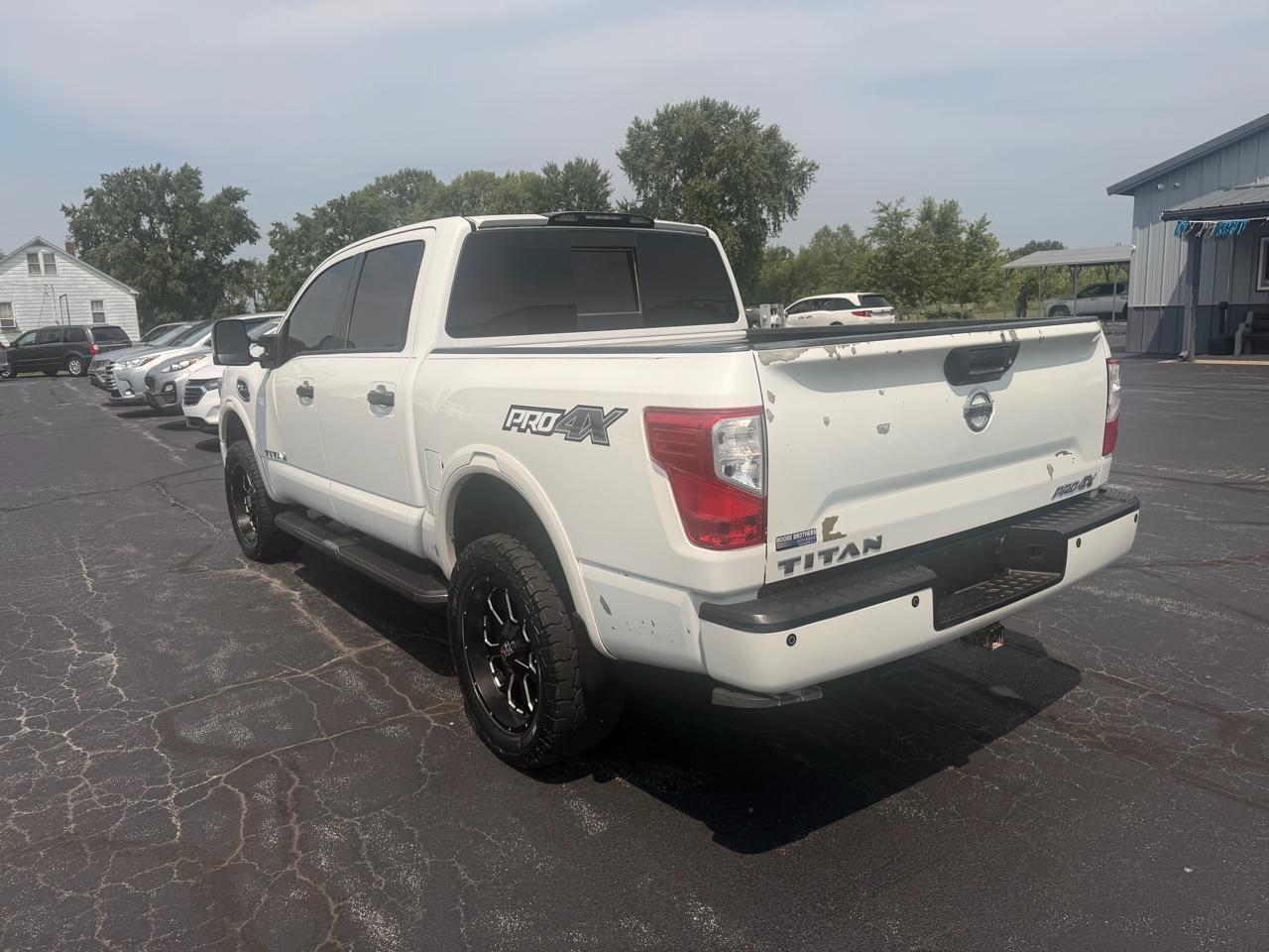 Nissan Titan 4x4 Crew Cab PRO-4X 2017
