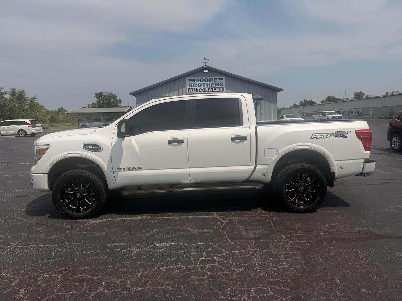 Nissan Titan 4x4 Crew Cab PRO-4X 2017