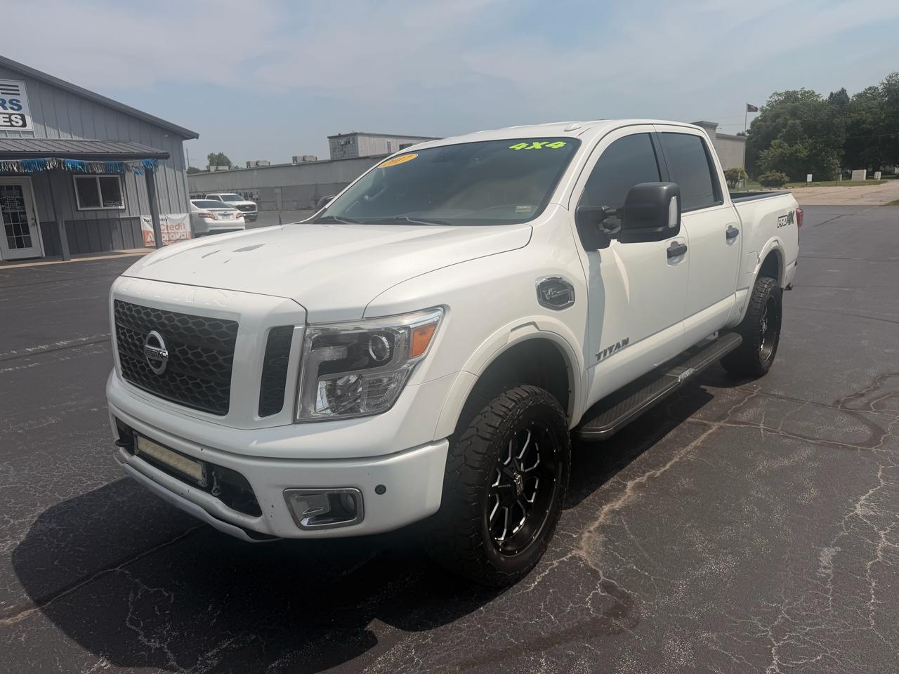 Nissan Titan 4x4 Crew Cab PRO-4X 2017