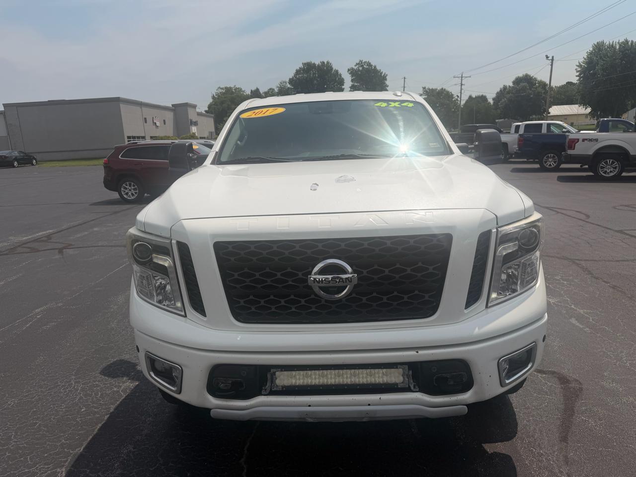 Nissan Titan 4x4 Crew Cab PRO-4X 2017