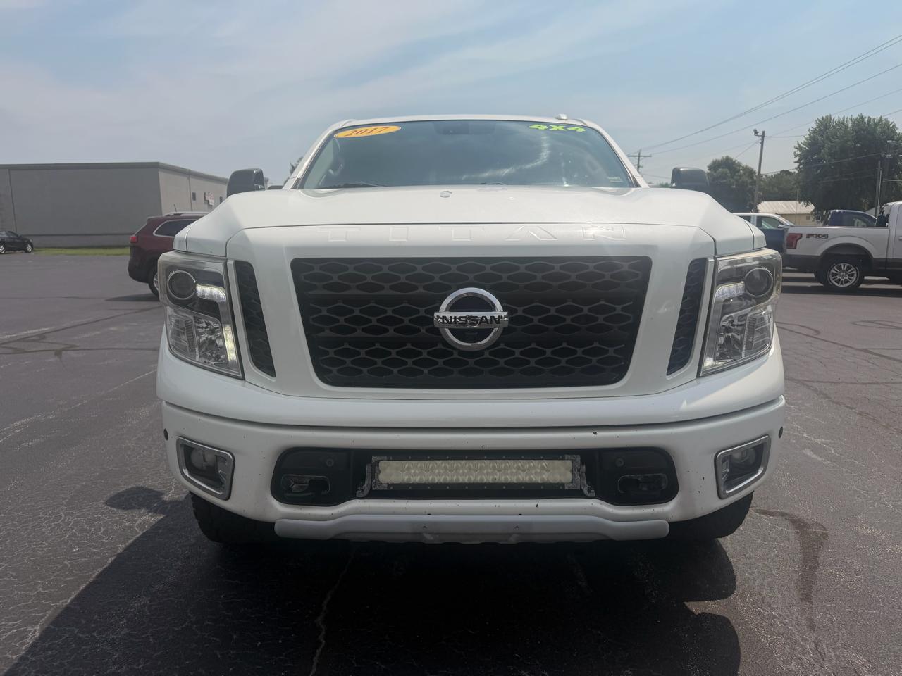 Nissan Titan 4x4 Crew Cab PRO-4X 2017