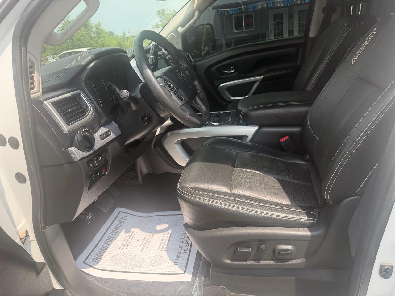 Nissan Titan 4x4 Crew Cab PRO-4X 2017