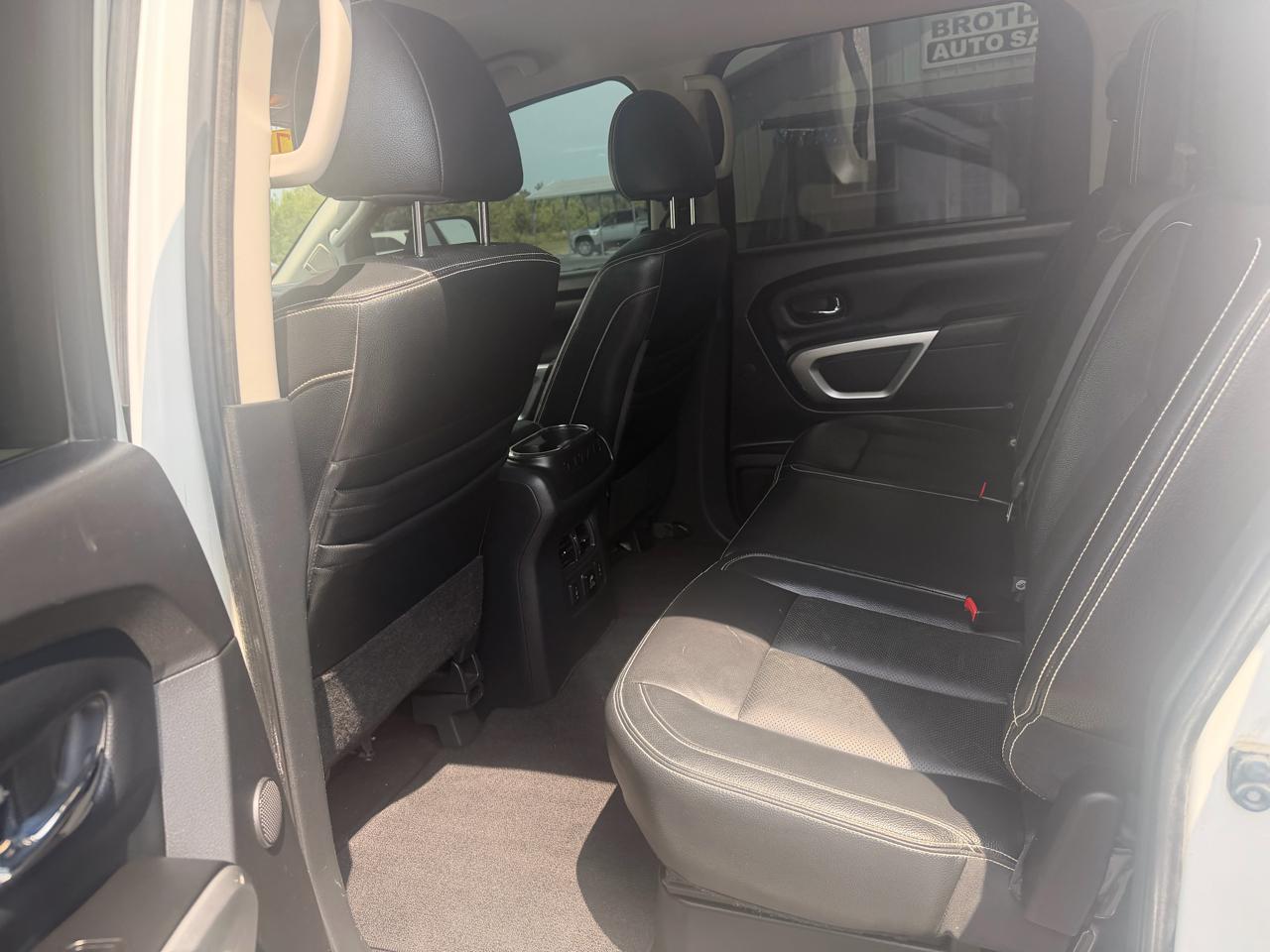 Nissan Titan 4x4 Crew Cab PRO-4X 2017