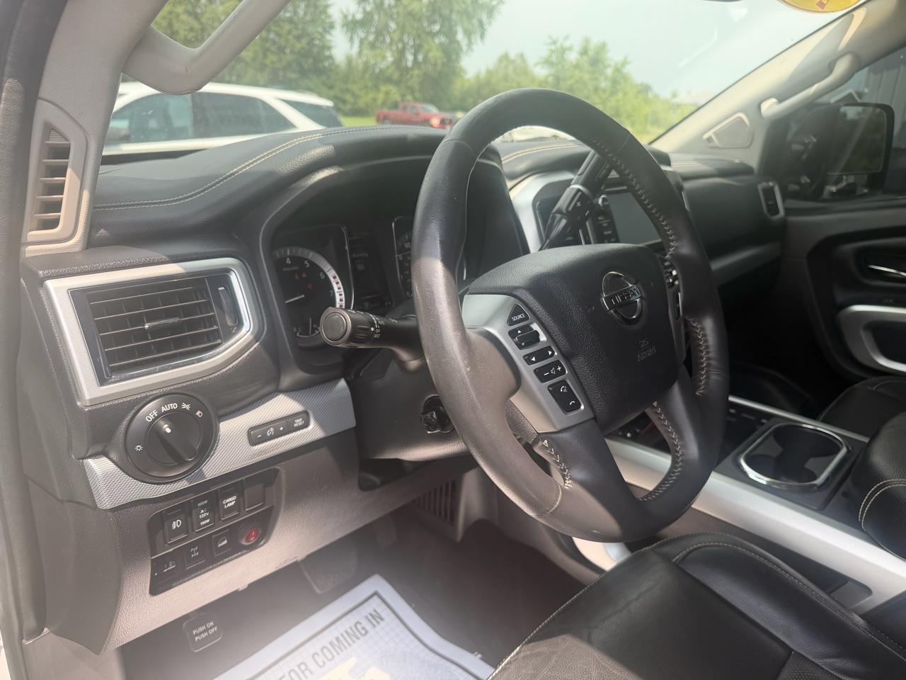 Nissan Titan 4x4 Crew Cab PRO-4X 2017