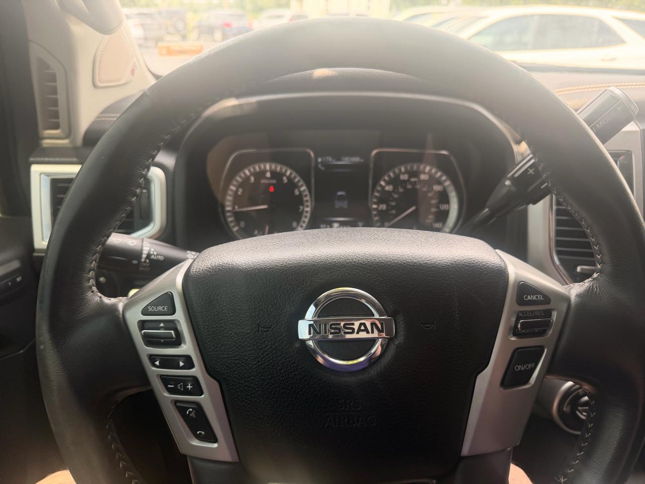 Nissan Titan 4x4 Crew Cab PRO-4X 2017