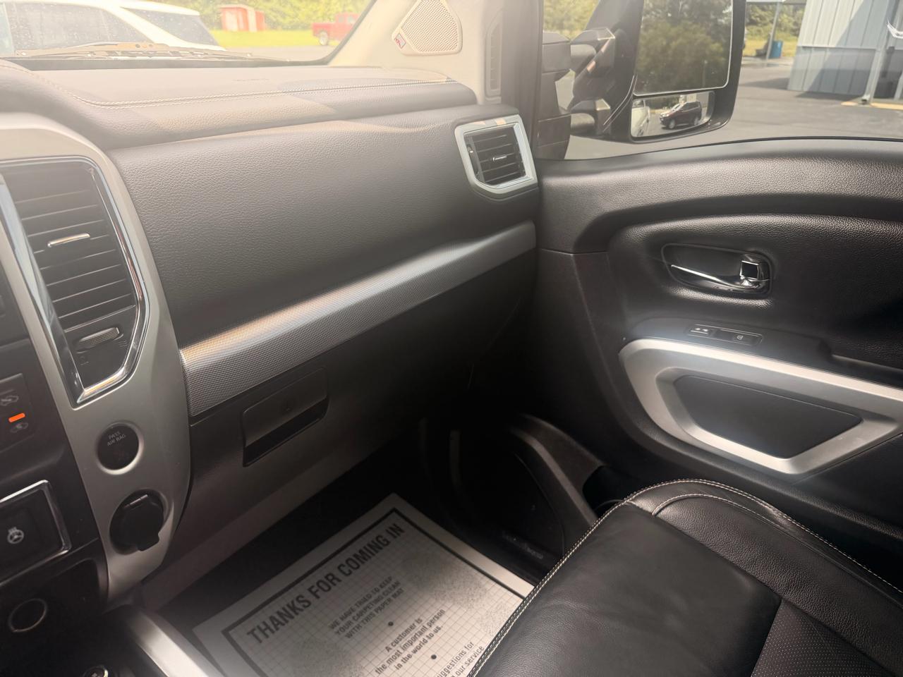 Nissan Titan 4x4 Crew Cab PRO-4X 2017