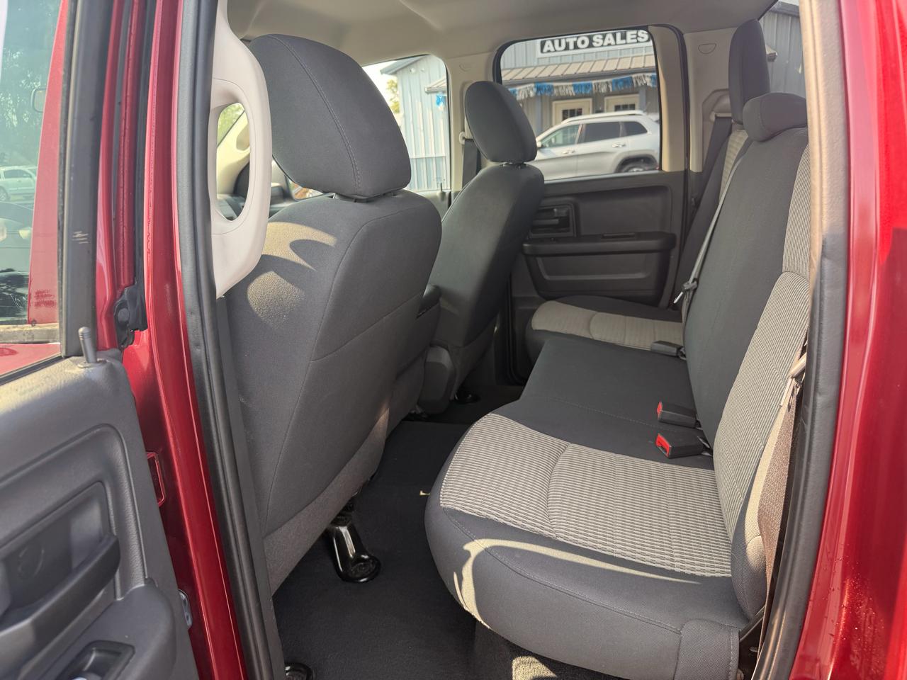 RAM 1500 2WD Quad Cab 140.5" Express 2012
