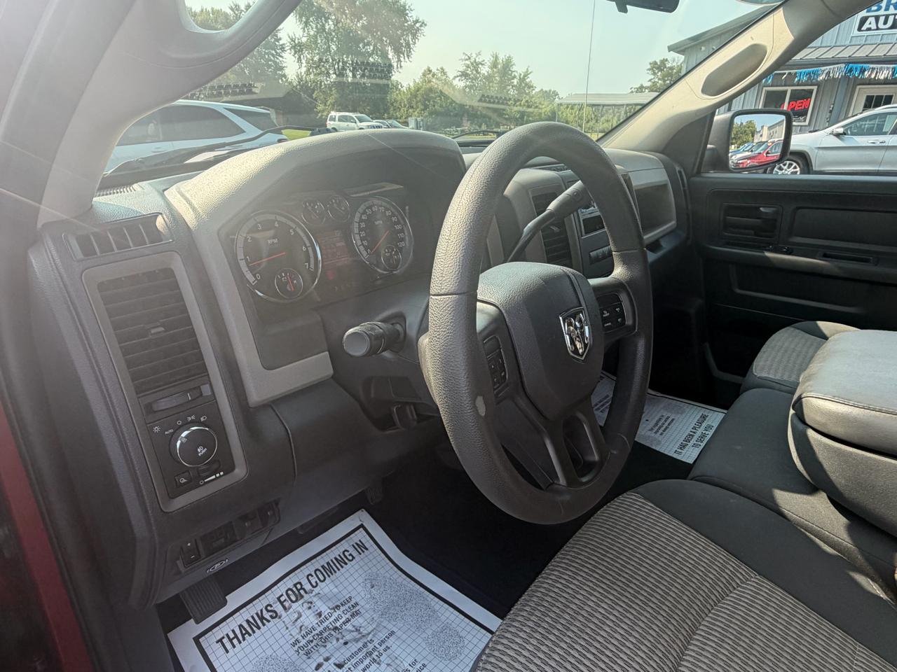 RAM 1500 2WD Quad Cab 140.5" Express 2012