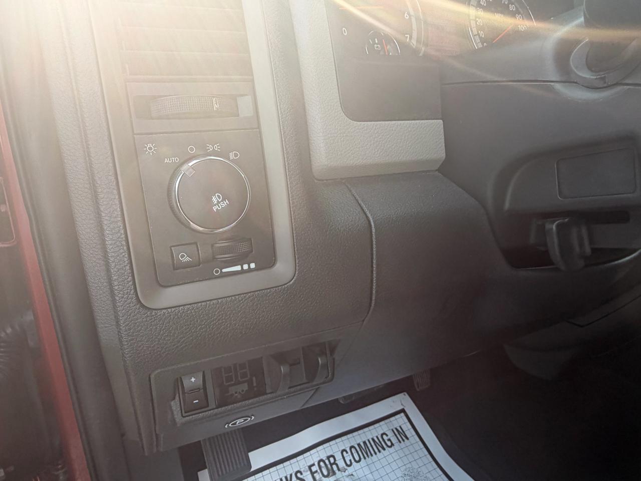RAM 1500 2WD Quad Cab 140.5" Express 2012