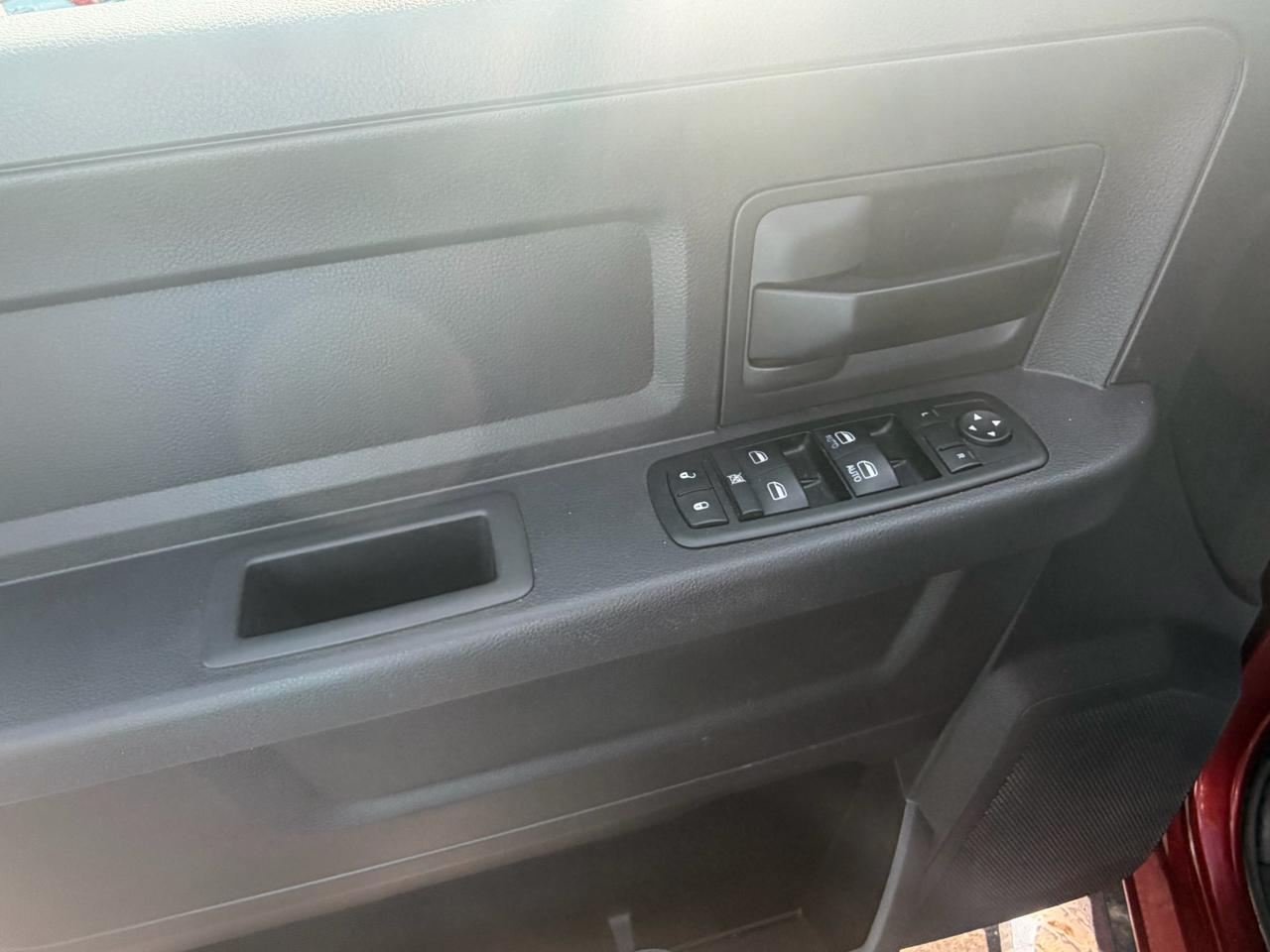 RAM 1500 2WD Quad Cab 140.5" Express 2012