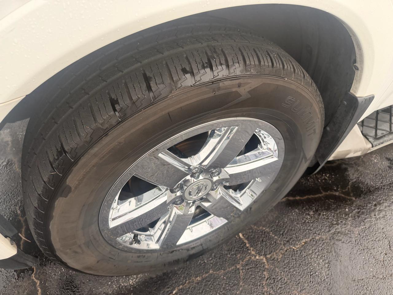 Nissan Armada 2WD 4dr Platinum 2012