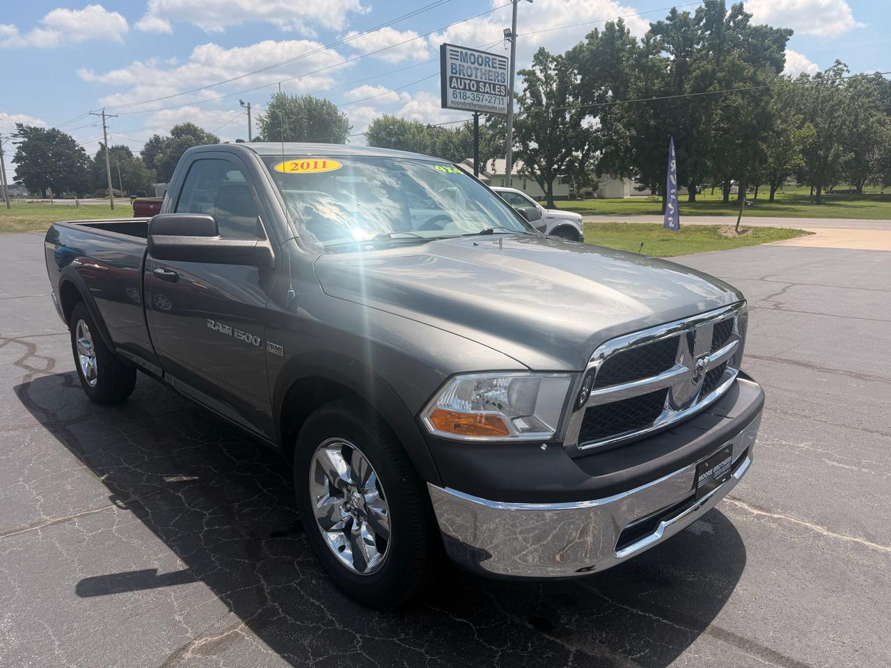 RAM 1500 4WD Reg Cab 140.5" ST 2011