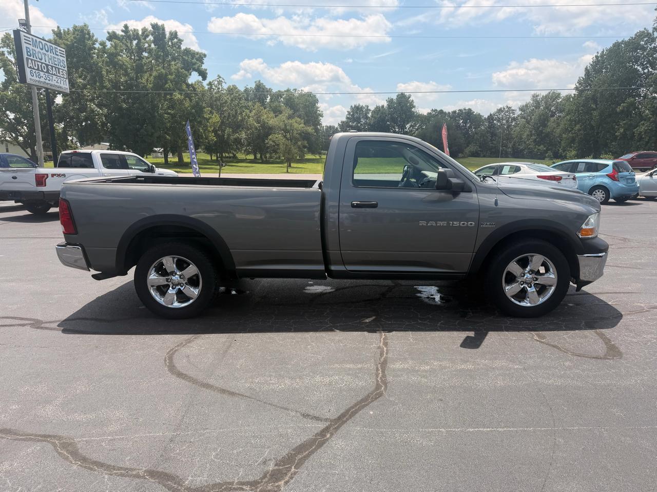 RAM 1500 4WD Reg Cab 140.5" ST 2011