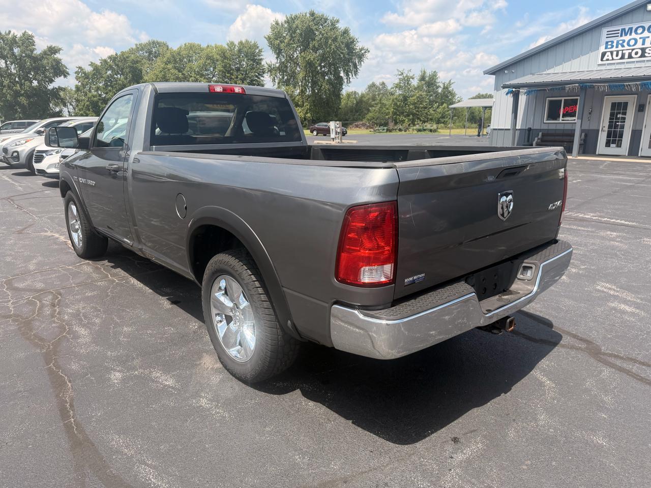 RAM 1500 4WD Reg Cab 140.5" ST 2011