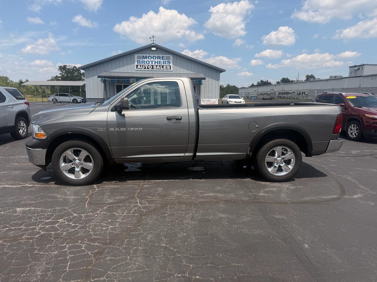 RAM 1500 4WD Reg Cab 140.5" ST 2011