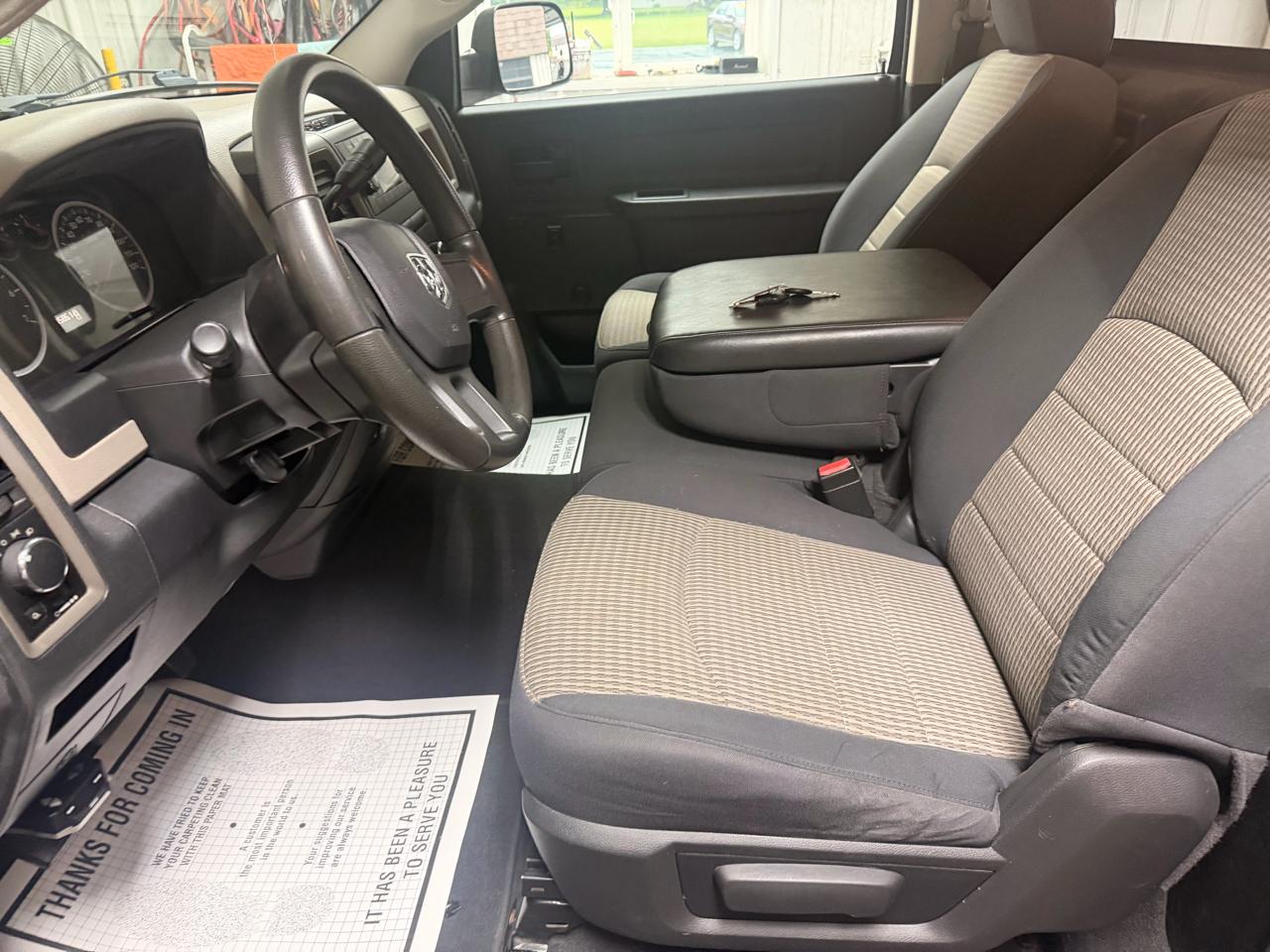 RAM 1500 4WD Reg Cab 140.5" ST 2011