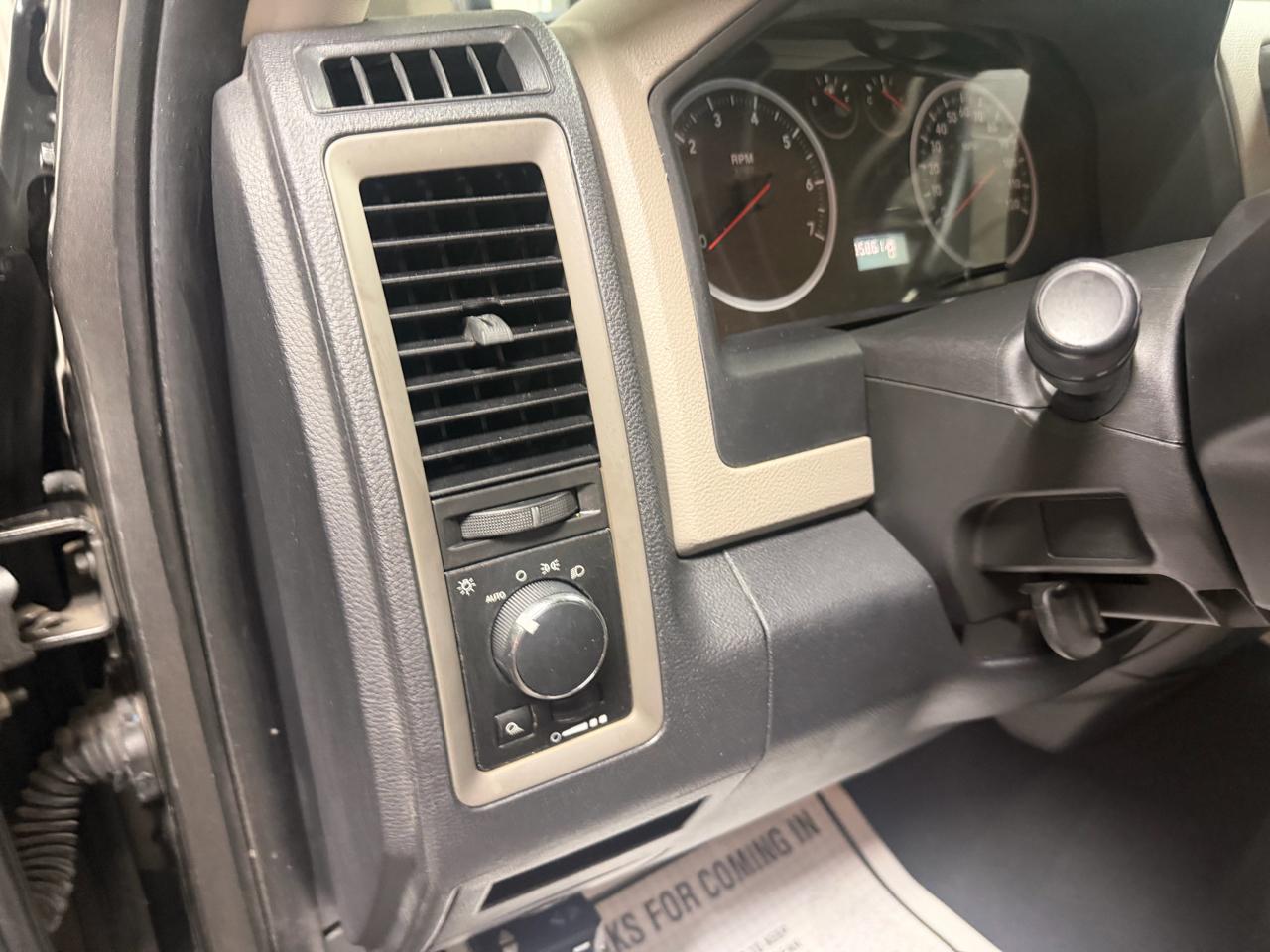 RAM 1500 4WD Reg Cab 140.5" ST 2011