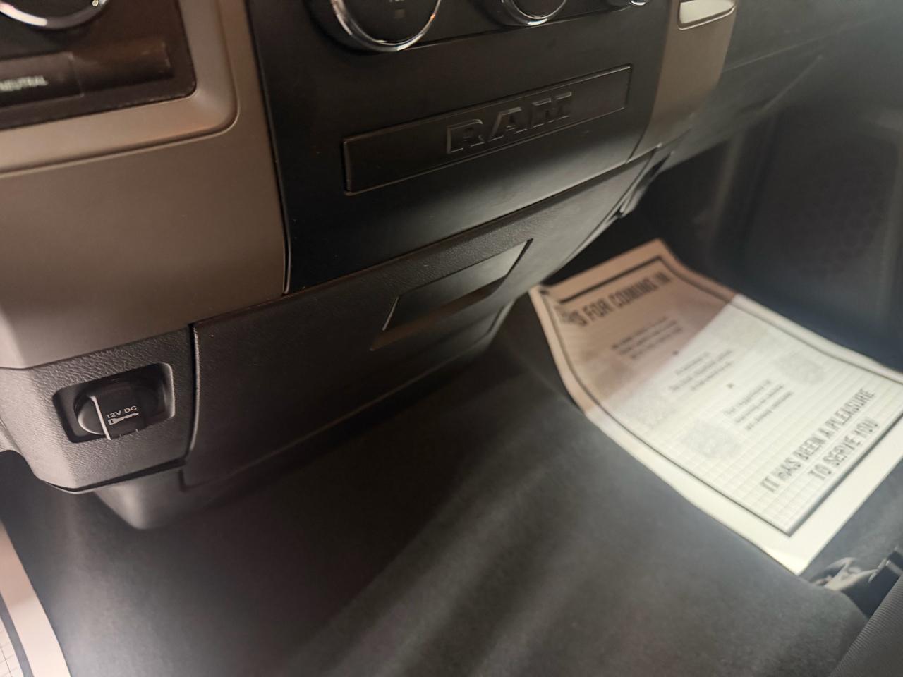 RAM 1500 4WD Reg Cab 140.5" ST 2011