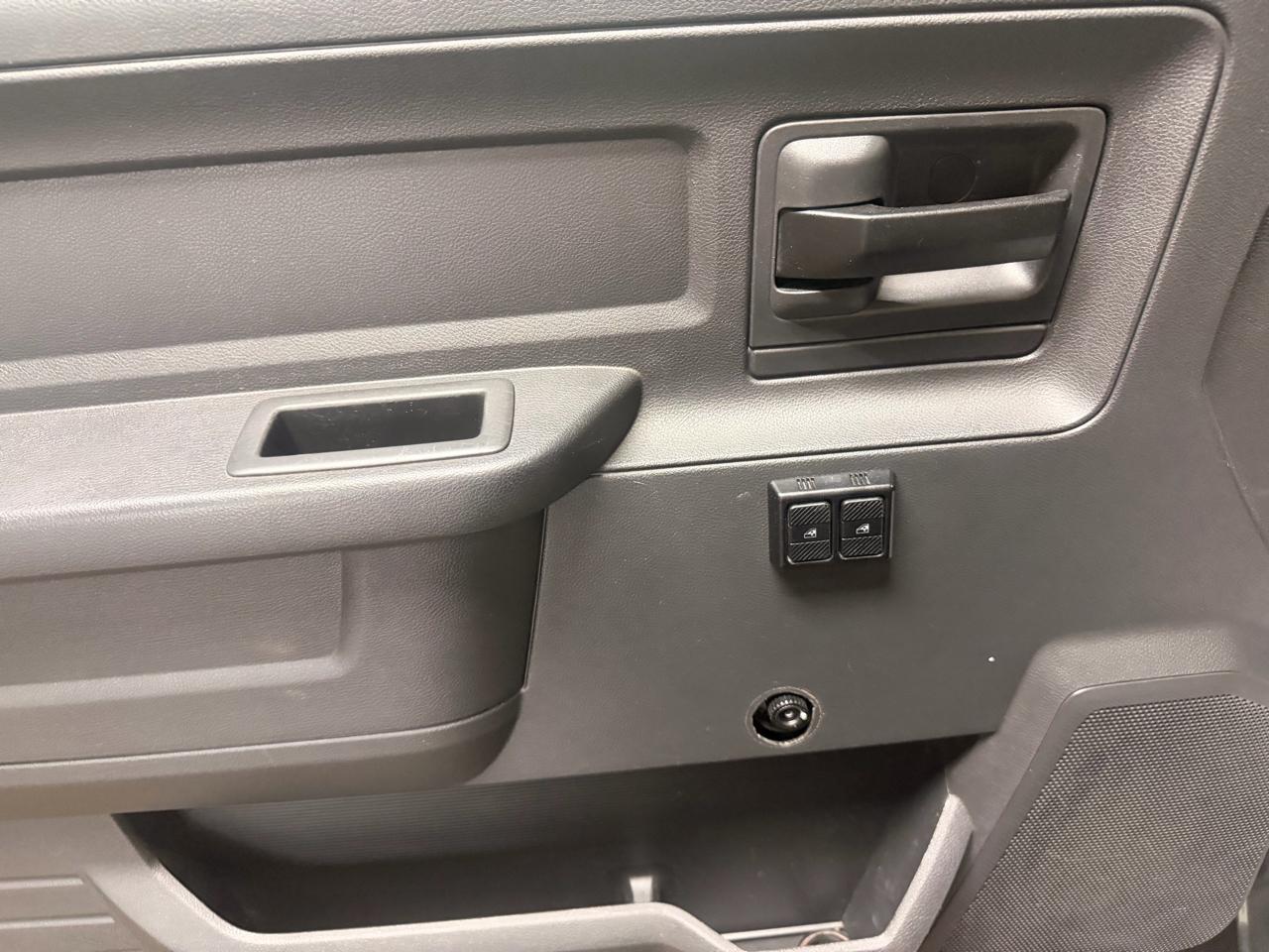 RAM 1500 4WD Reg Cab 140.5" ST 2011