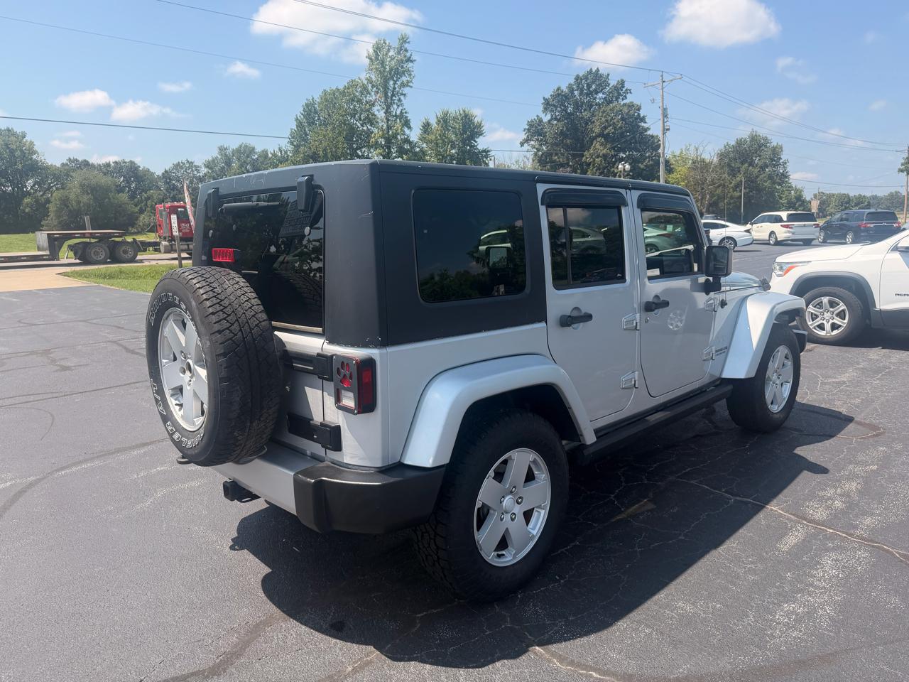 Jeep Wrangler Unlimited 4WD 4dr Sahara 2010