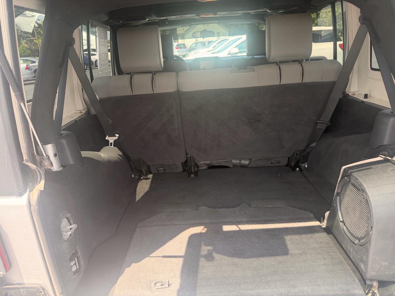 Jeep Wrangler Unlimited 4WD 4dr Sahara 2010