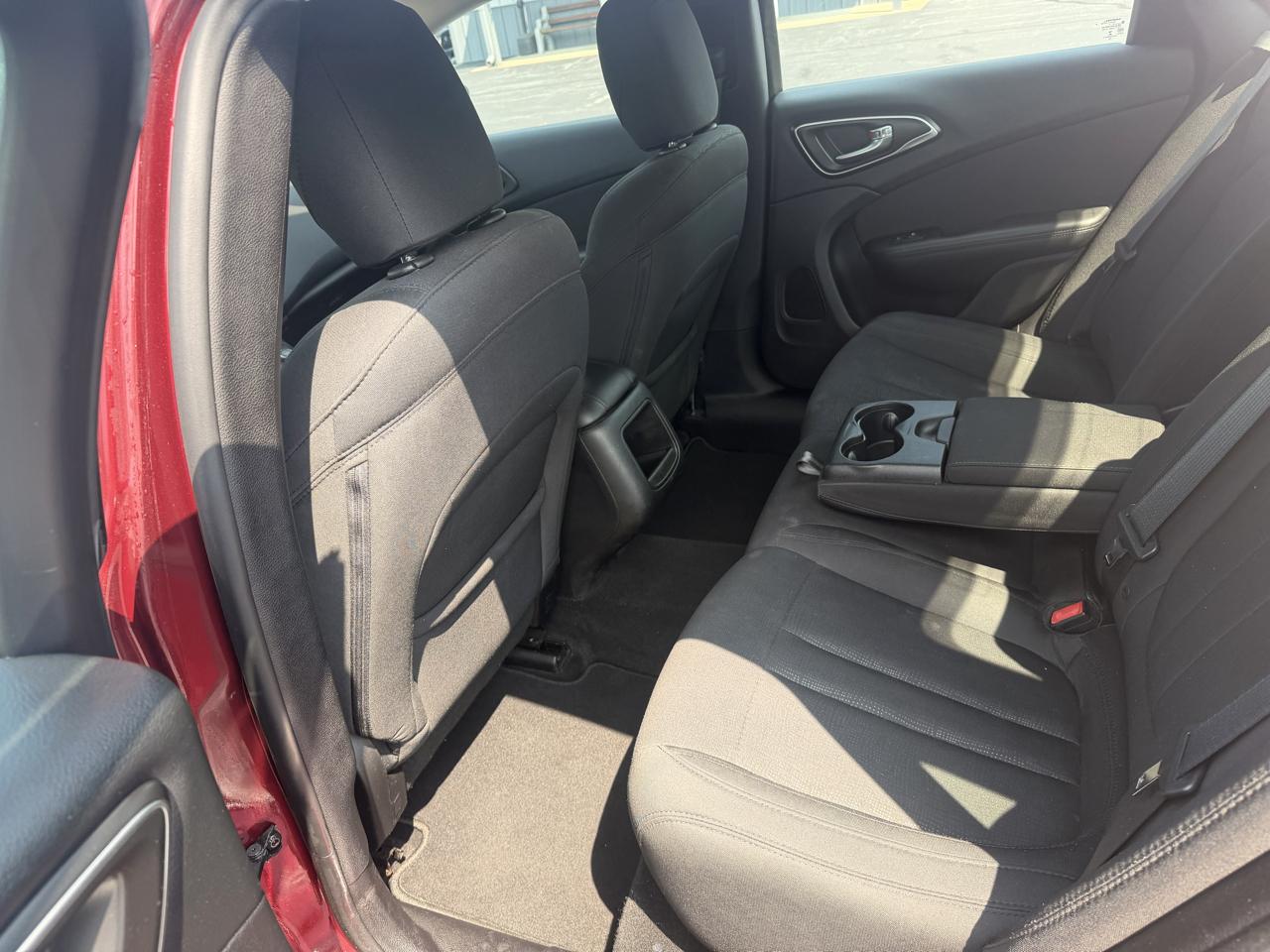 Chrysler 200 4dr Sdn Limited FWD 2016