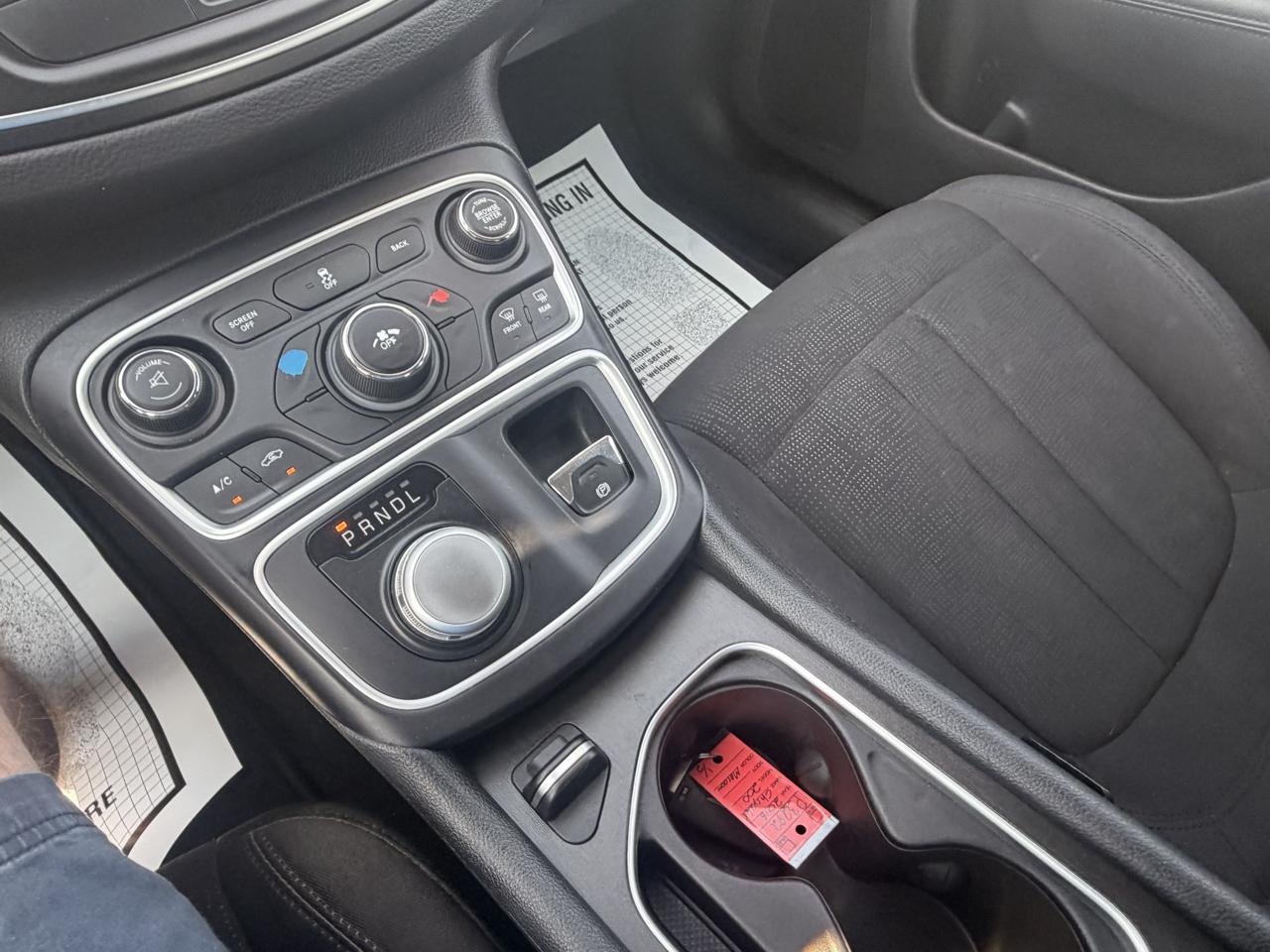 Chrysler 200 4dr Sdn Limited FWD 2016