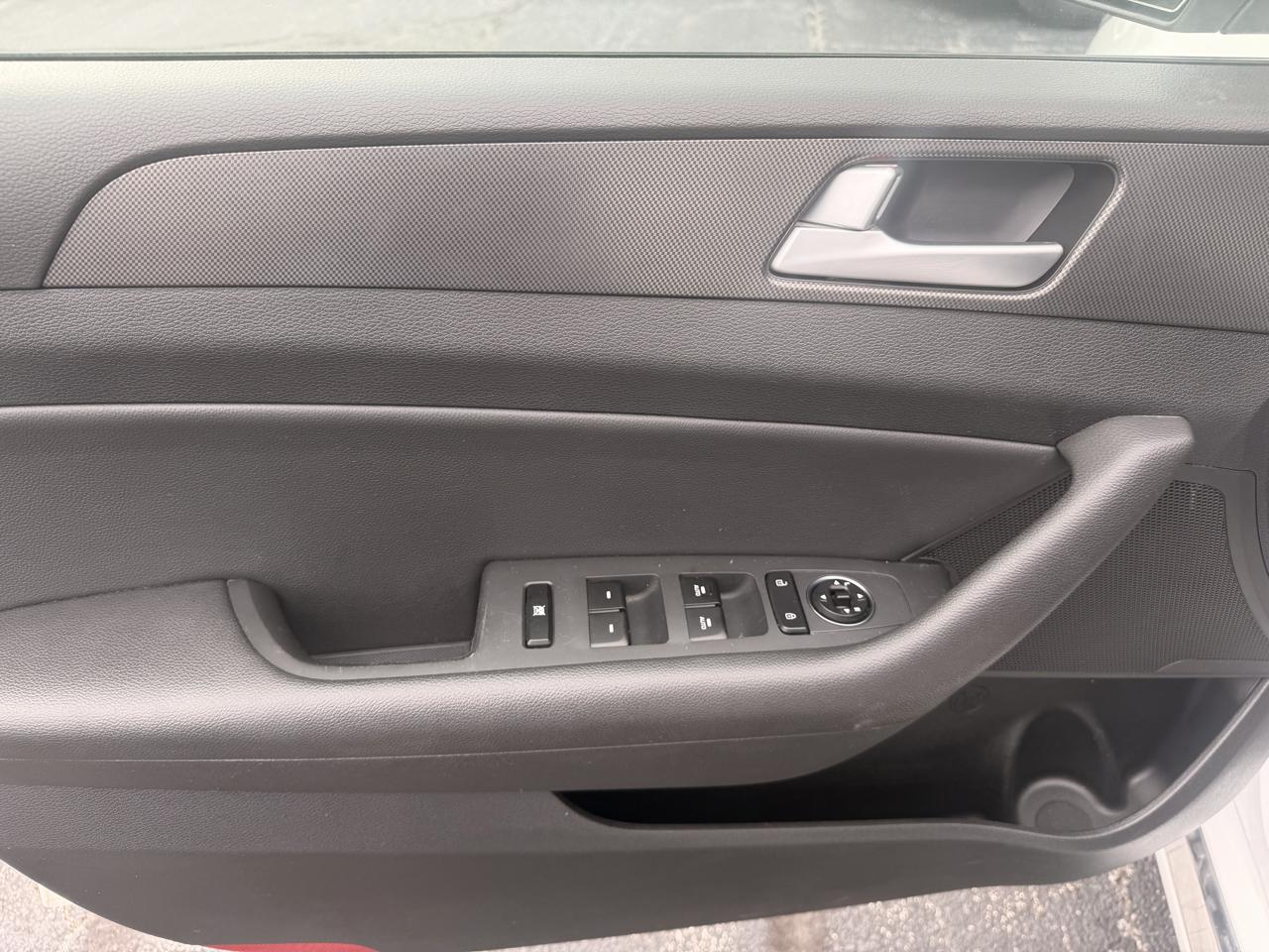 Hyundai Sonata 4dr Sdn 2.4L Sport 2015