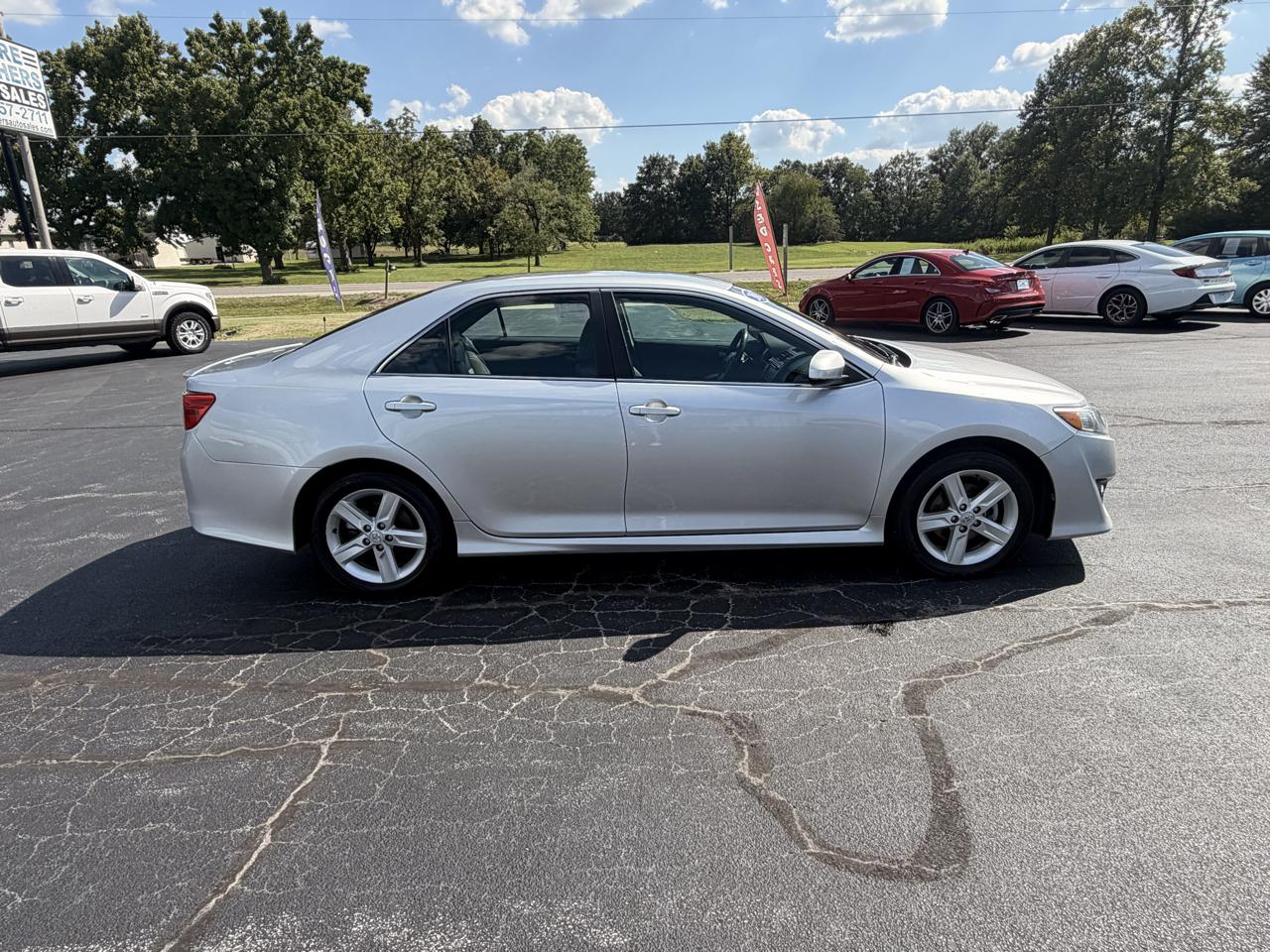 Toyota Camry 4dr Sdn I4 Auto XLE (Natl) 2013