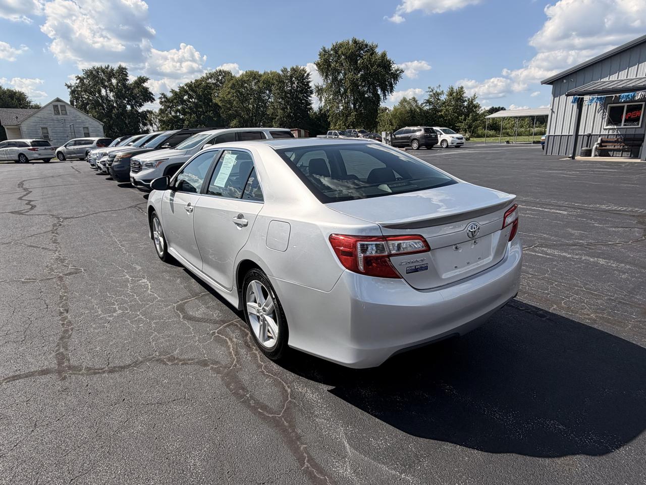 Toyota Camry 4dr Sdn I4 Auto XLE (Natl) 2013
